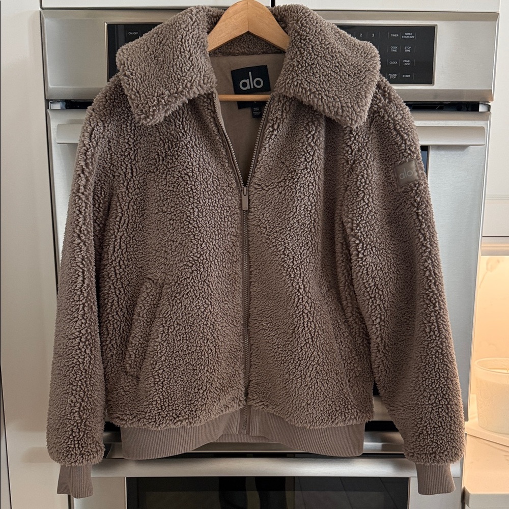 ALO Yoga Women's Teddy Jacket in Taupe